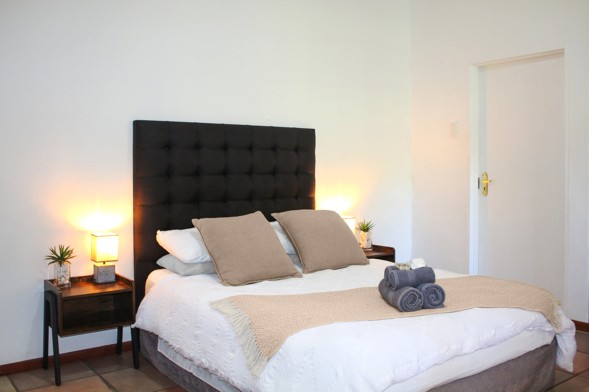 Spacious King Room on the N14 - Bezalel Estate accommodation between Upington and Keimoes