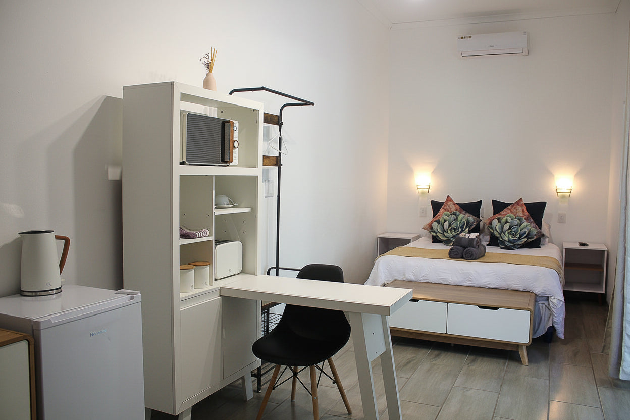 Queen Garden Room at Bezalel Estate - Family-friendly stay near Augrabies Falls